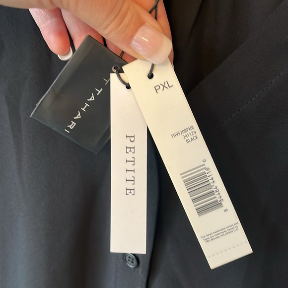 Tahari XL petite buttoned blouse with ruffled cuffs and v-neck cut - Picture 3 of 6